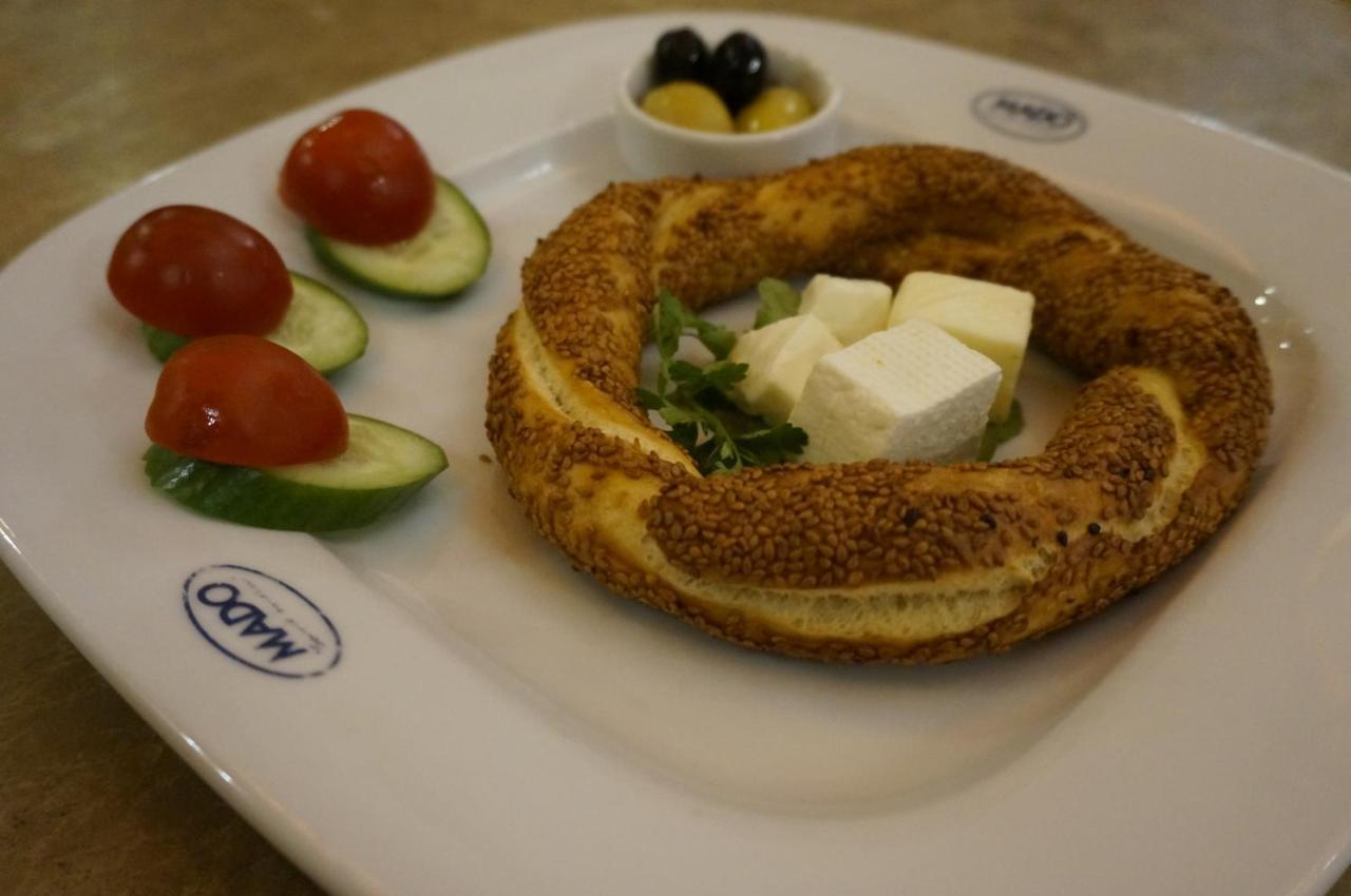 Phosphorion Hotell Istanbul Exteriör bild Simit with kaymak