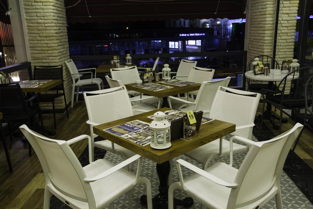 Phosphorion Hotell Istanbul Exteriör bild Interior of a restaurant in Nicosia