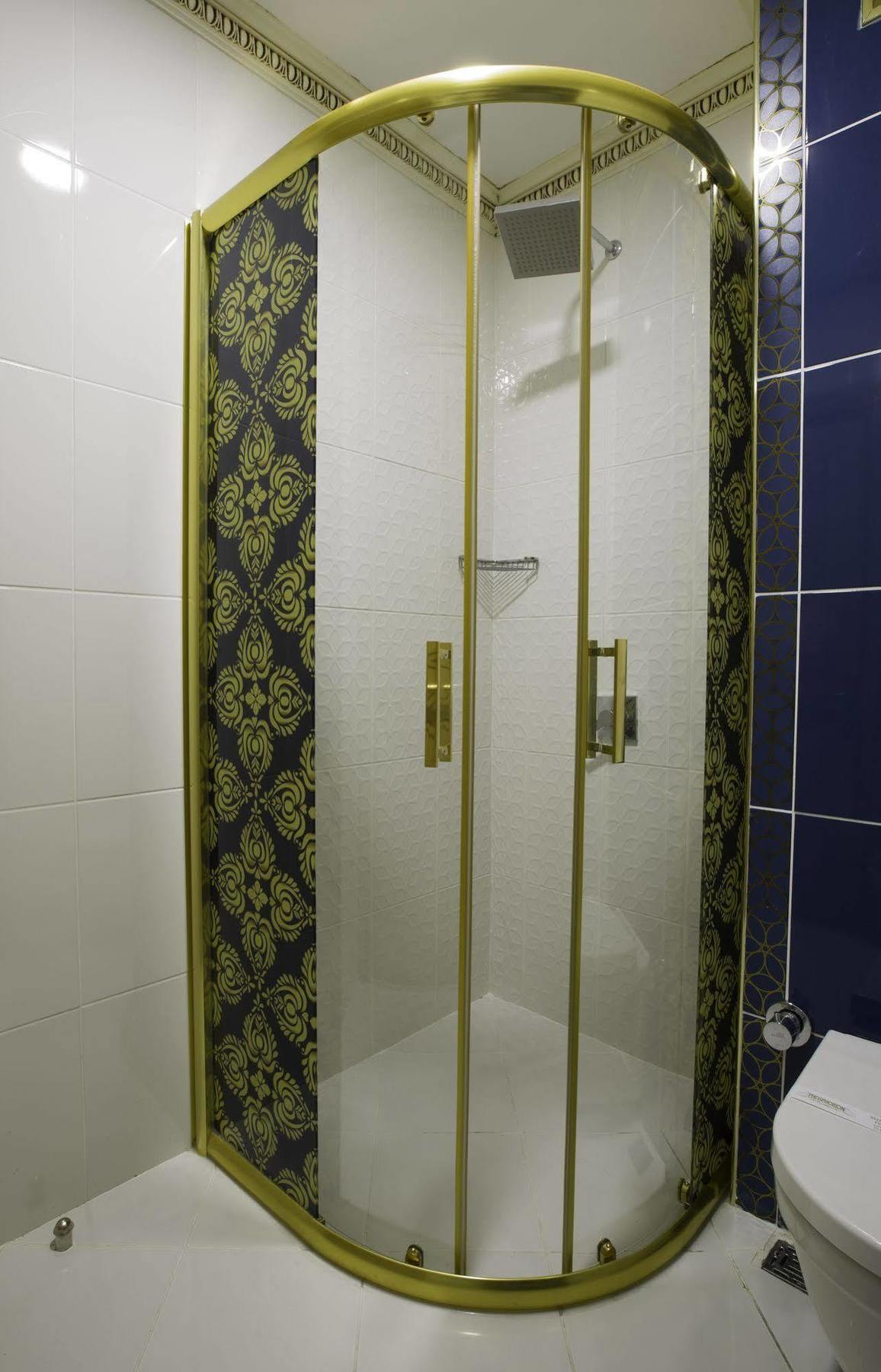 Phosphorion Hotell Istanbul Exteriör bild Shower enclosure
