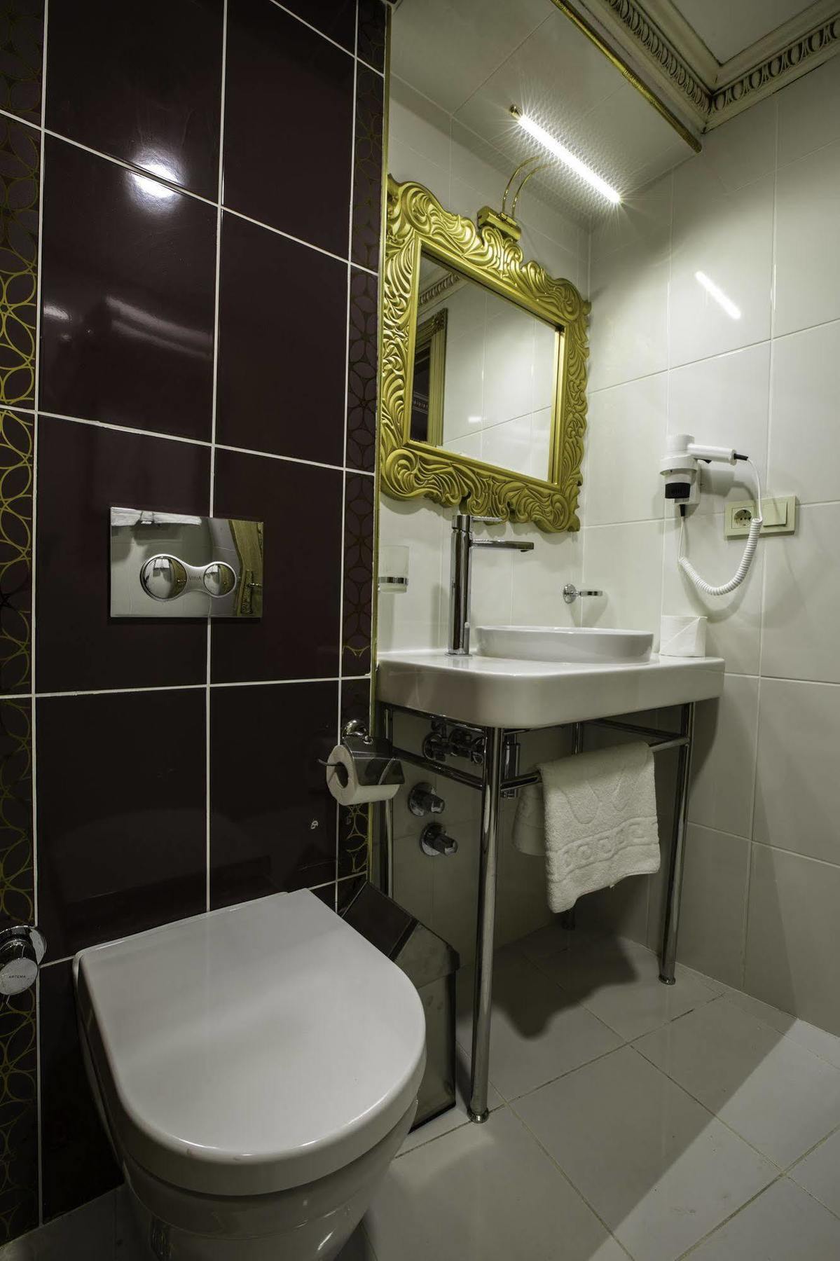 Phosphorion Hotell Istanbul Exteriör bild Bathroom
