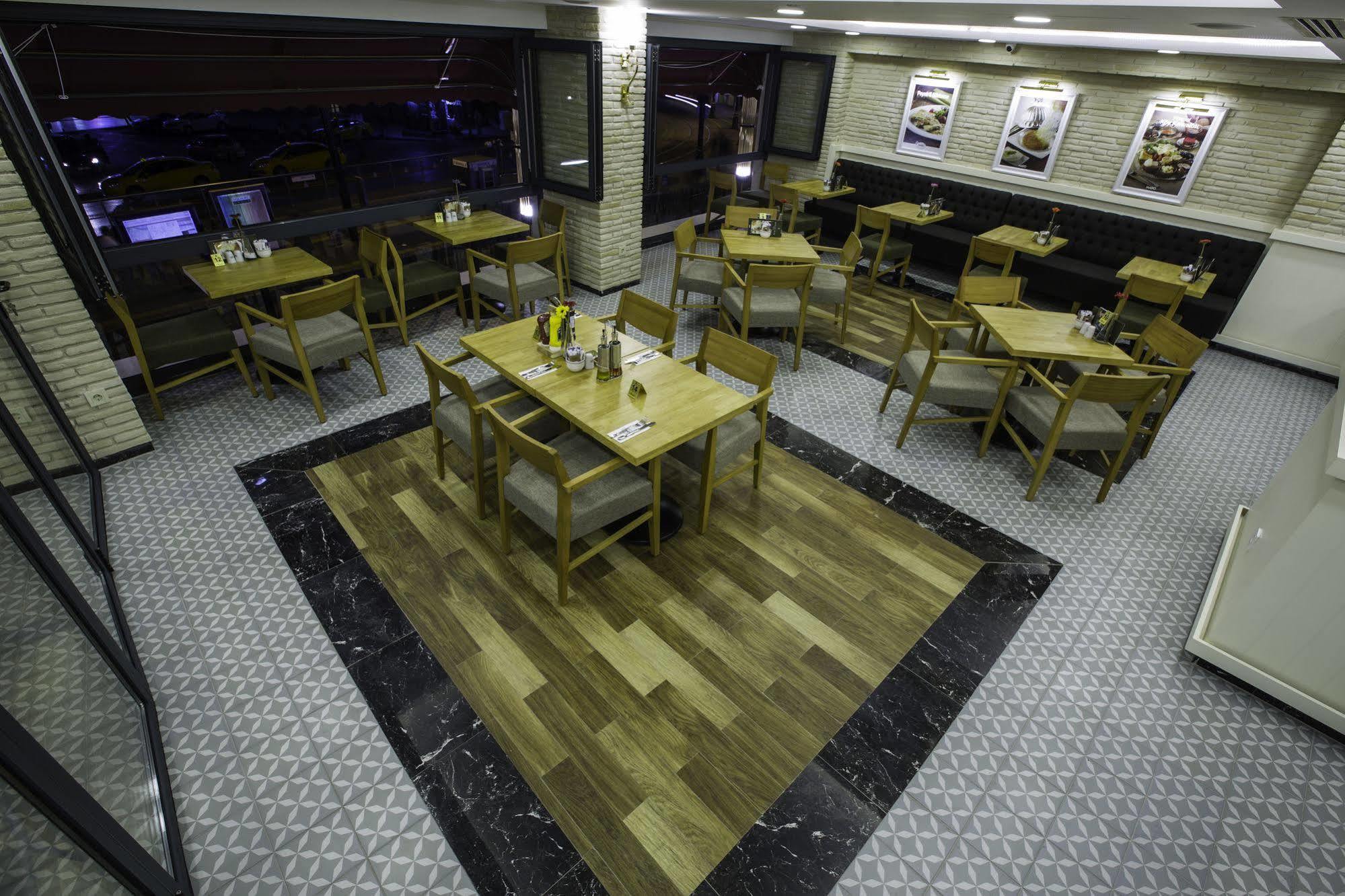 Phosphorion Hotell Istanbul Exteriör bild Interior of a restaurant